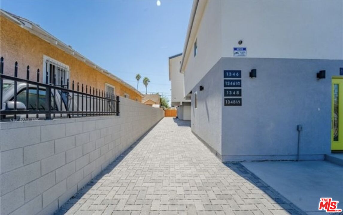 1348 E Vernon Ave Unit: 1348