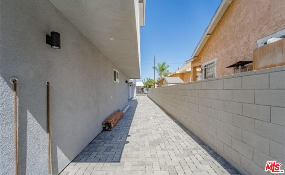 1348 E Vernon Ave Unit: 1348