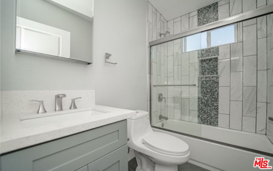 1348 E Vernon Ave Unit: 1348