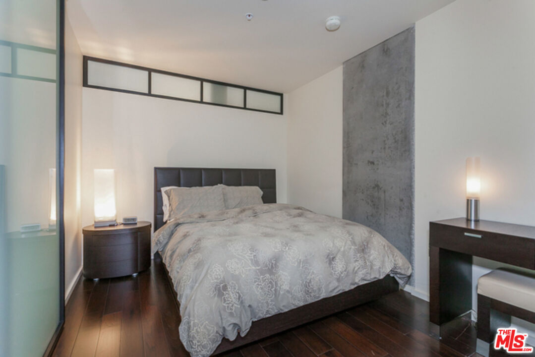 1155 S Grand Ave Unit: 2006