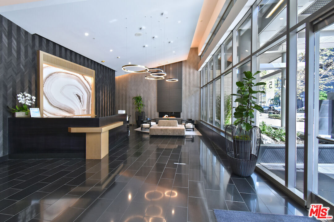 1155 S Grand Ave Unit: 2006