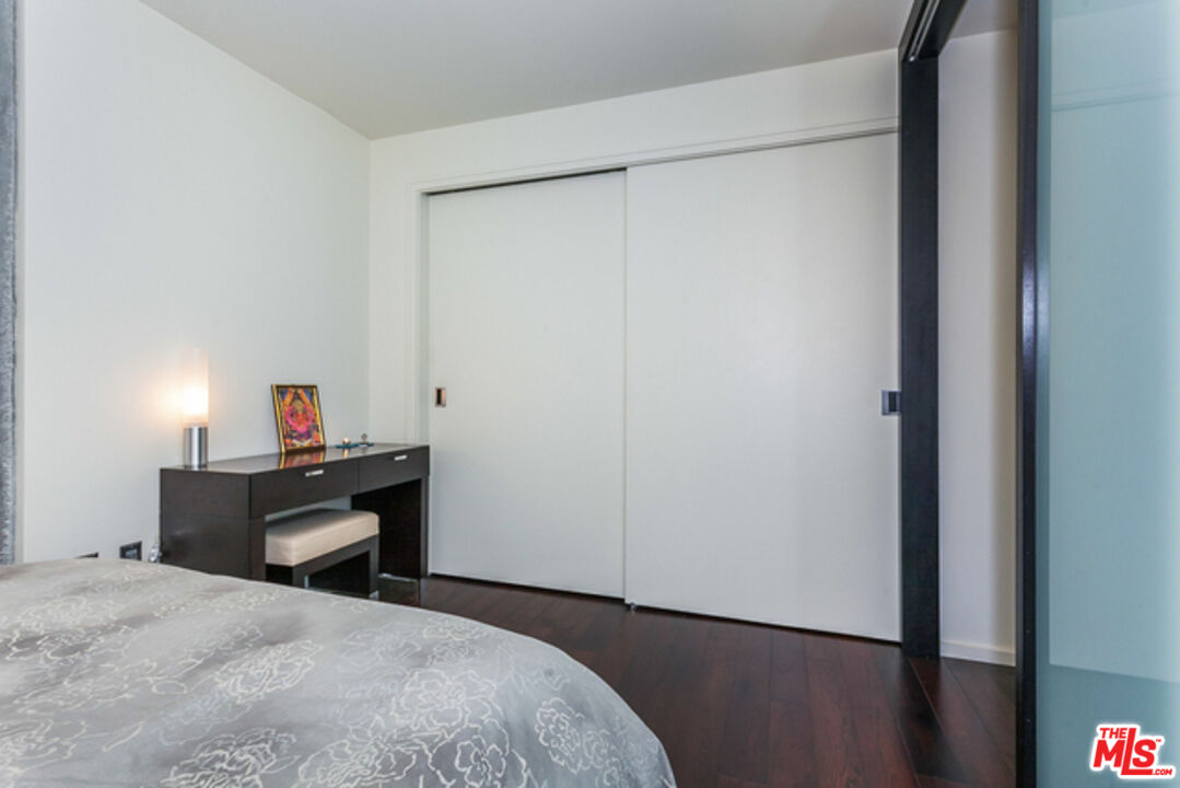 1155 S Grand Ave Unit: 2006