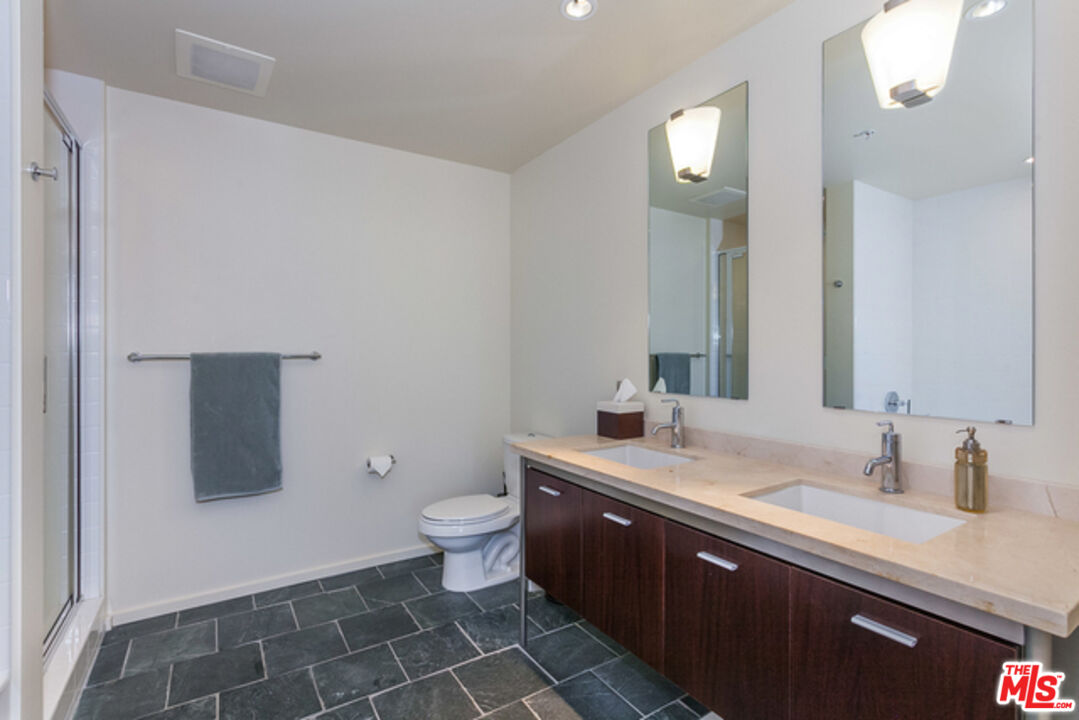 1155 S Grand Ave Unit: 2006