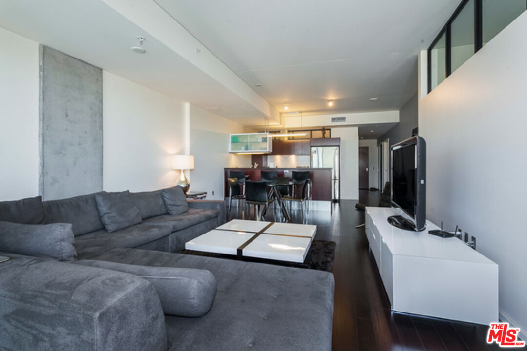 1155 S Grand Ave Unit: 2006