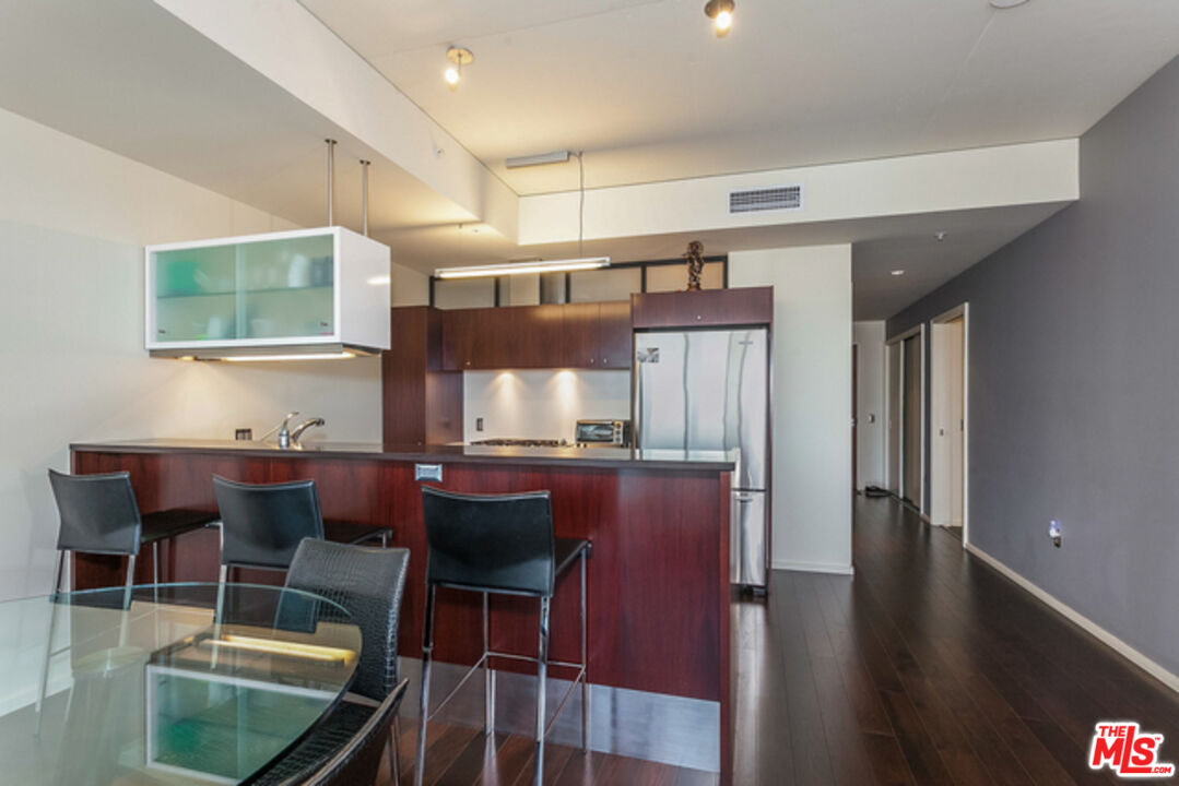 1155 S Grand Ave Unit: 2006