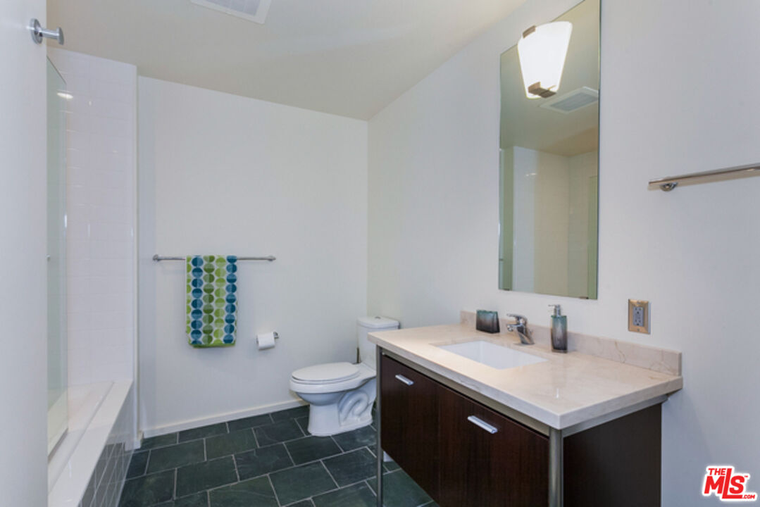 1155 S Grand Ave Unit: 2006