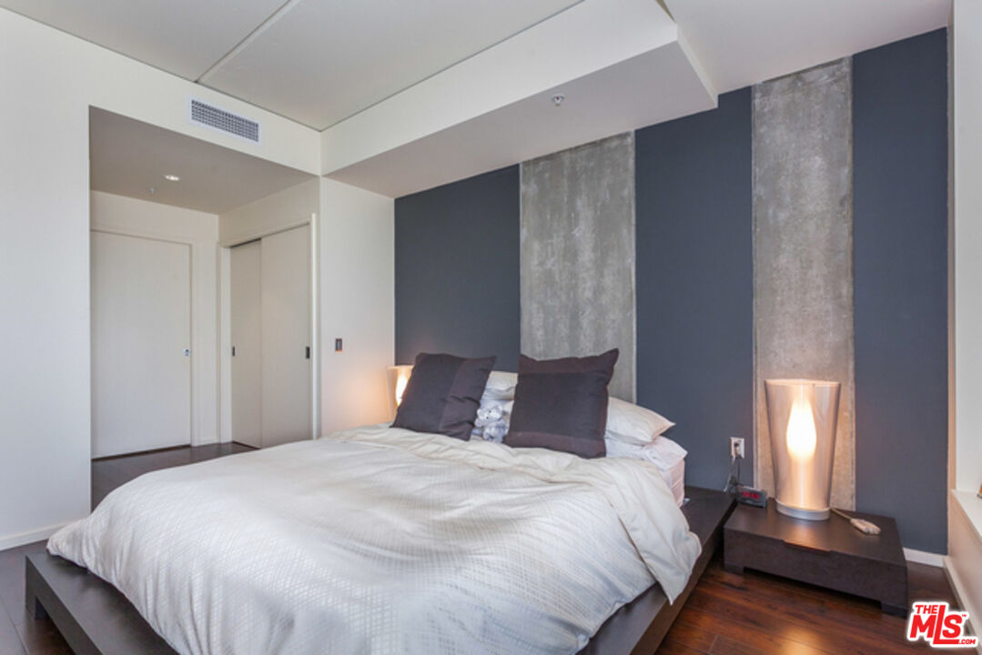 1155 S Grand Ave Unit: 2006