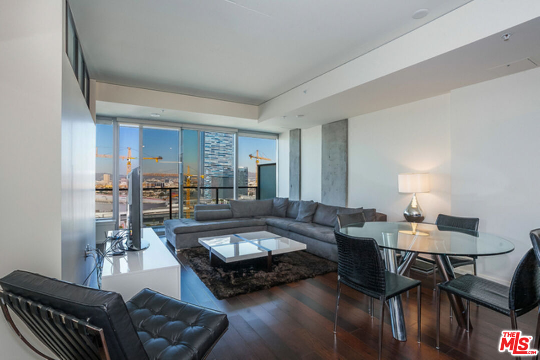 1155 S Grand Ave Unit: 2006