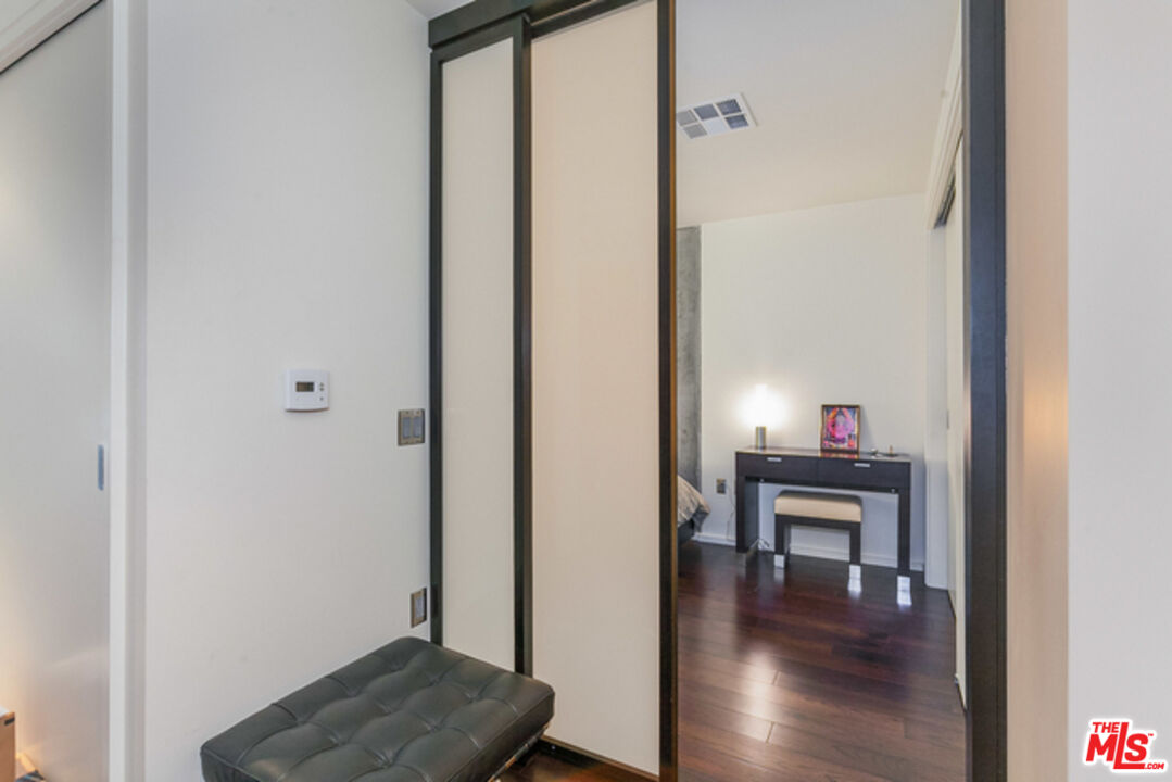 1155 S Grand Ave Unit: 2006