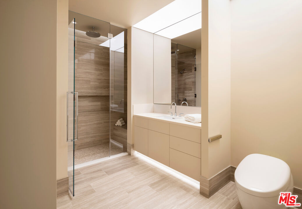 8899 Beverly Blvd Unit: 5A