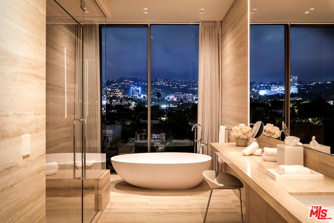 8899 Beverly Blvd Unit: 5A