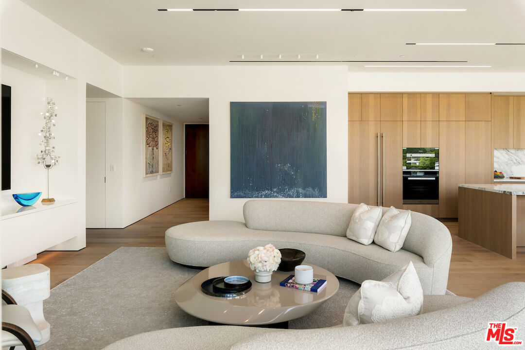 8899 Beverly Blvd Unit: 5A