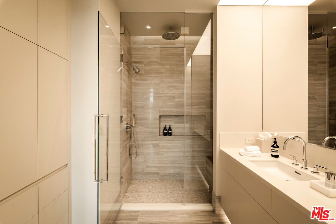 8899 Beverly Blvd Unit: 5A