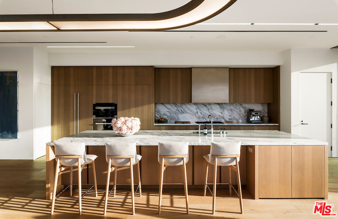 8899 Beverly Blvd Unit: 5A