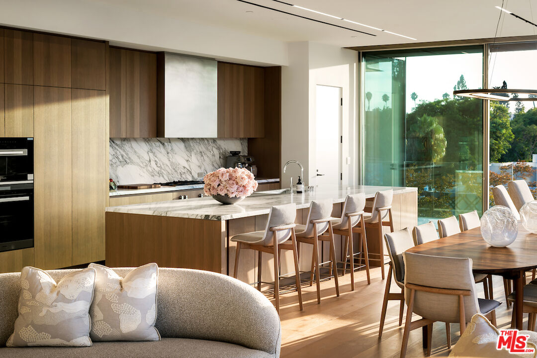 8899 Beverly Blvd Unit: 5A