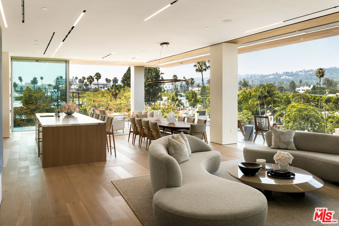 8899 Beverly Blvd Unit: 5A