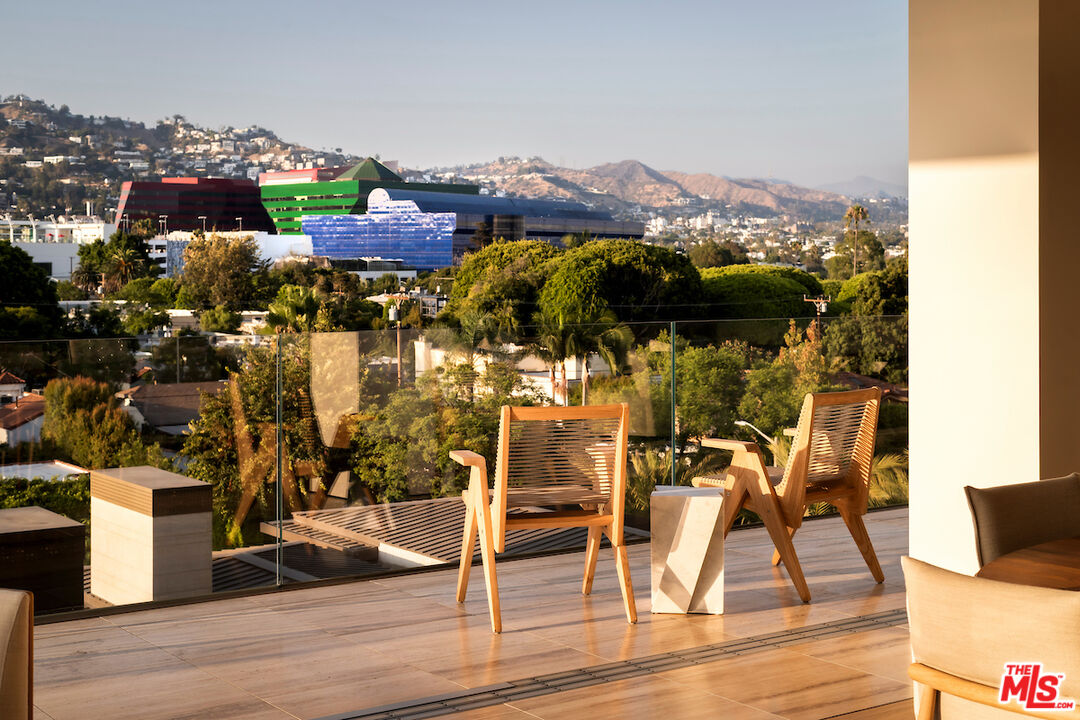 8899 Beverly Blvd Unit: 5A