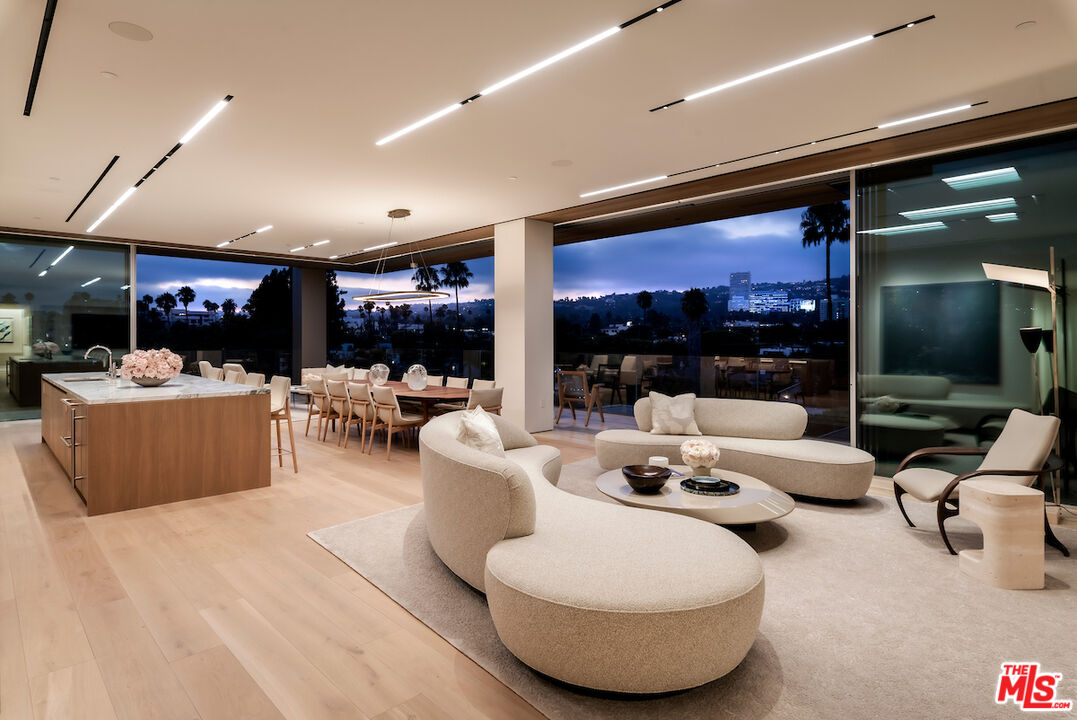 8899 Beverly Blvd Unit: 5A