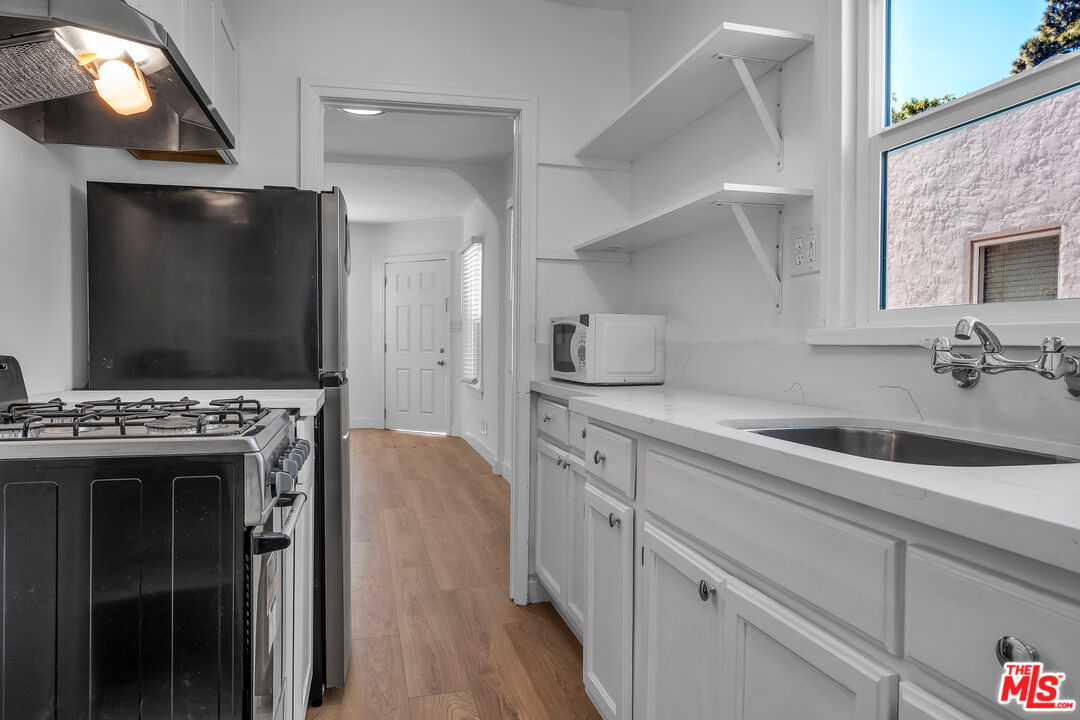 3330 Caroline Ave Unit: D