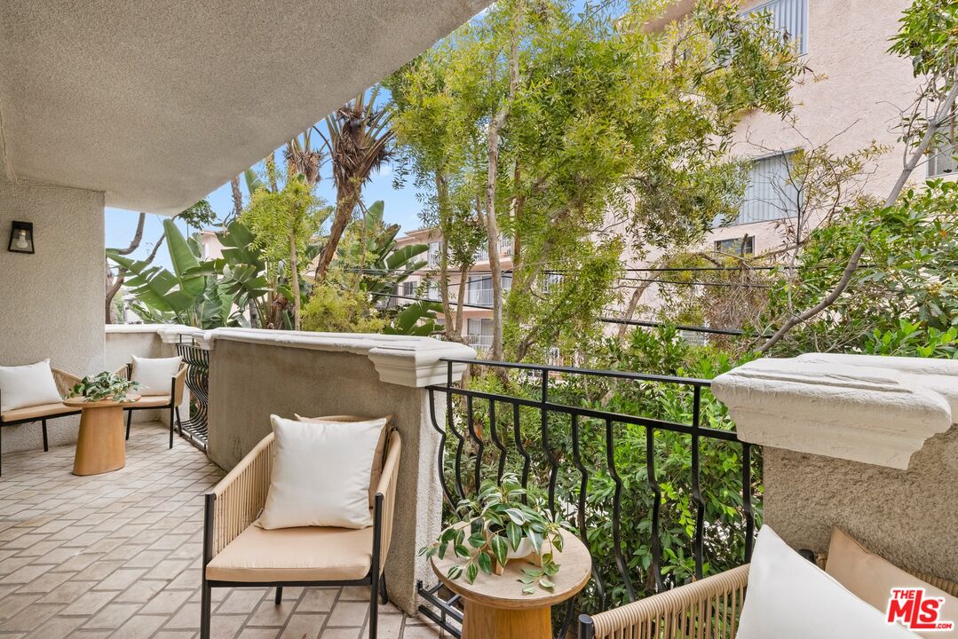 1630 S Bentley Ave Unit: 202