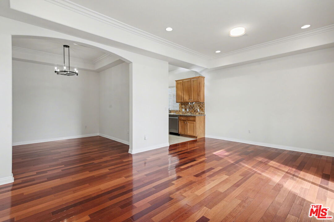 15027 Dickens St Unit: 1