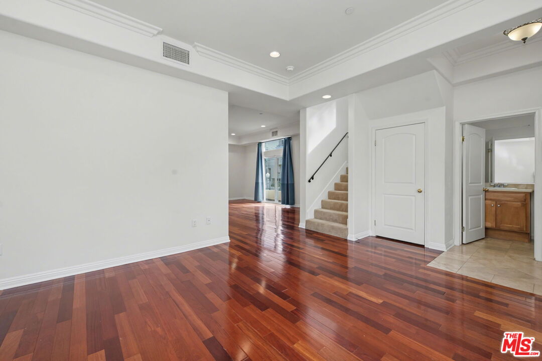 15027 Dickens St Unit: 1