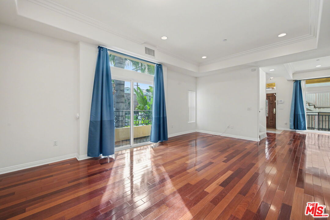 15027 Dickens St Unit: 1