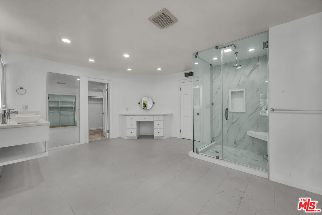 17606 Camino De Yatasto