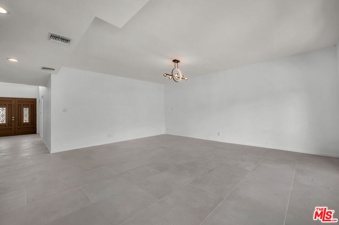 17606 Camino De Yatasto