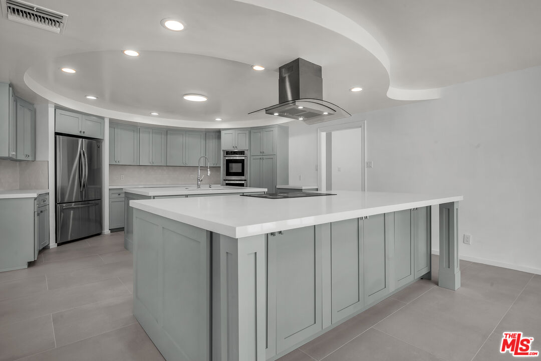 17606 Camino De Yatasto