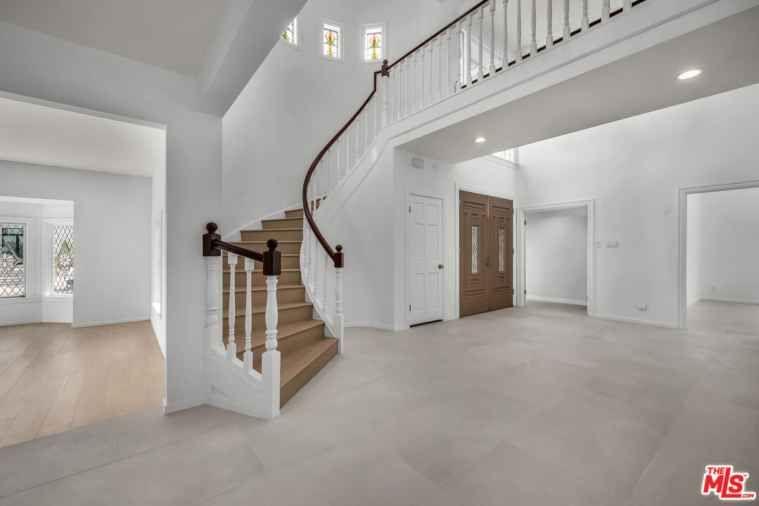 17606 Camino De Yatasto