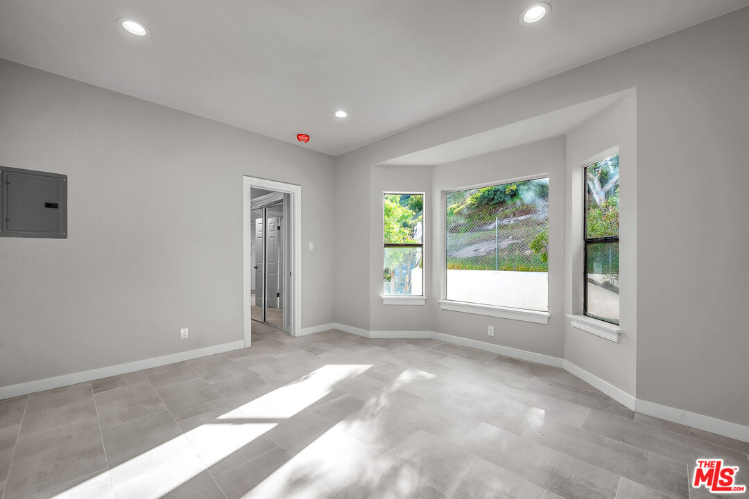 17606 Camino De Yatasto