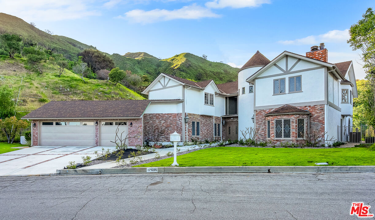 17606 Camino De Yatasto