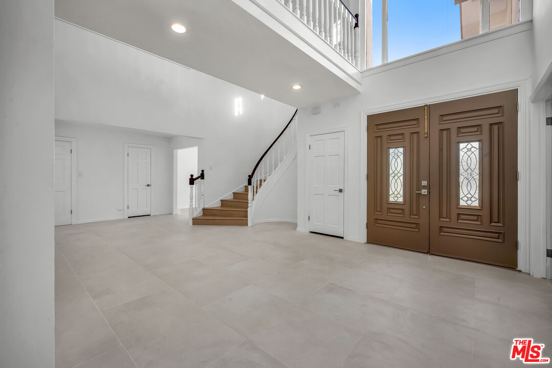 17606 Camino De Yatasto