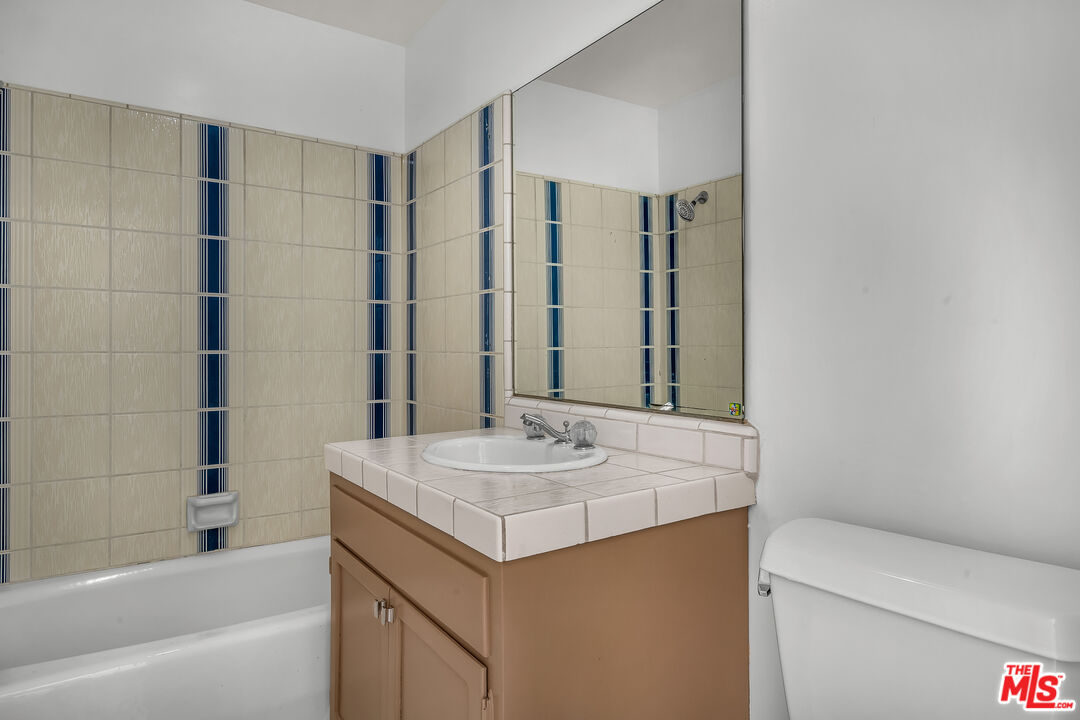 17606 Camino De Yatasto