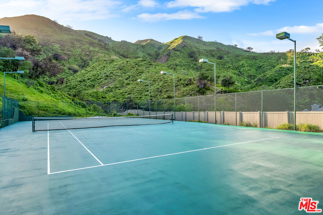 17606 Camino De Yatasto