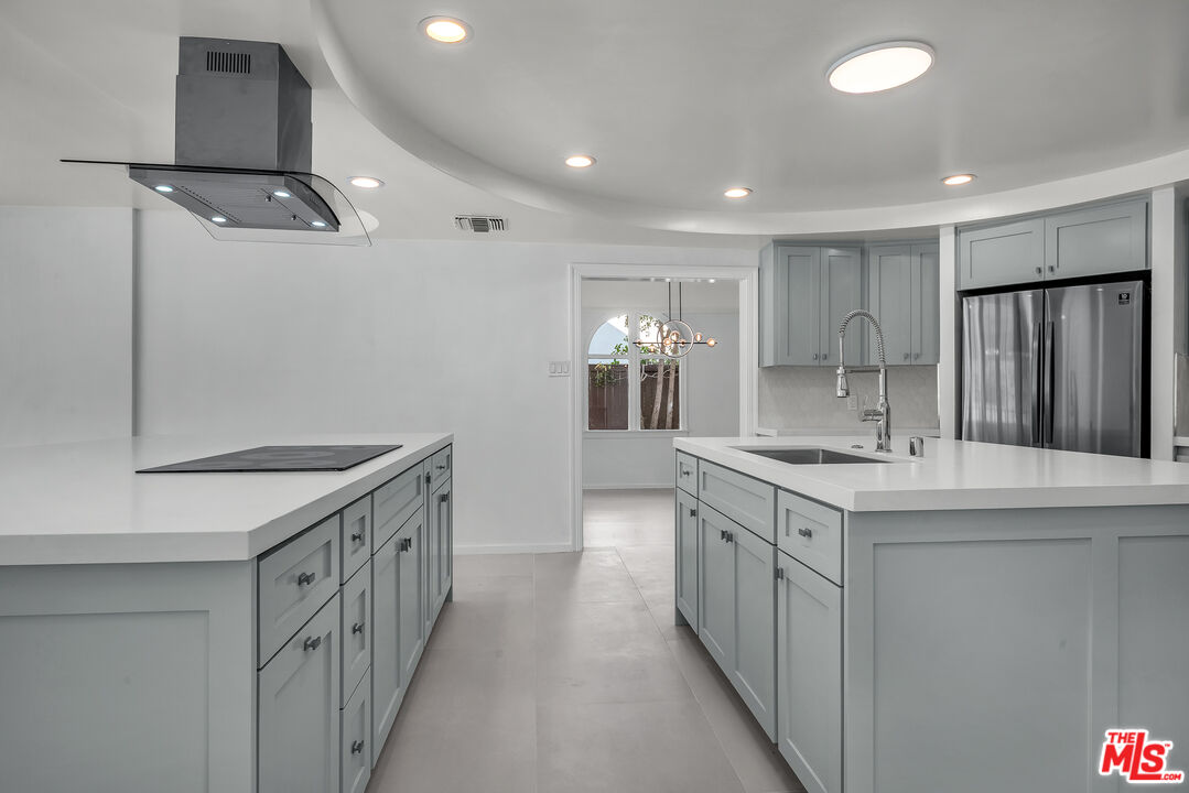 17606 Camino De Yatasto