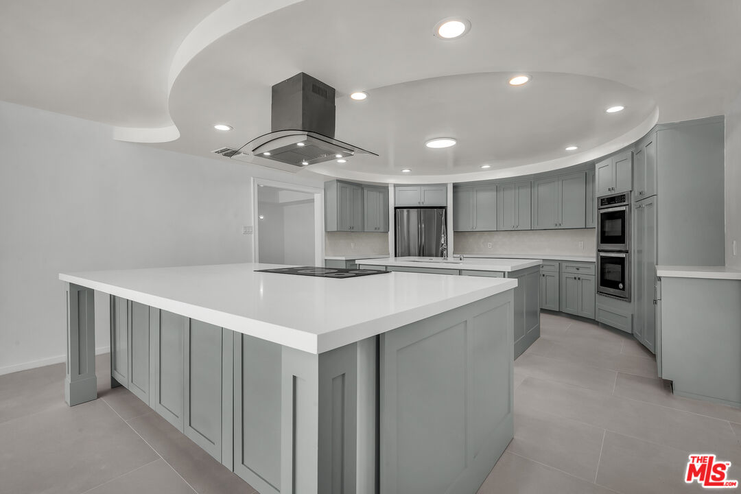 17606 Camino De Yatasto