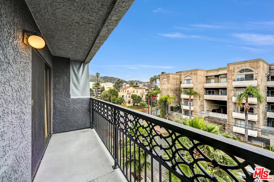 1355 N Sierra Bonita Ave Unit: 406