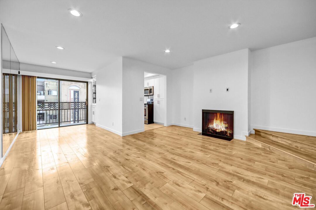 1355 N Sierra Bonita Ave Unit: 406