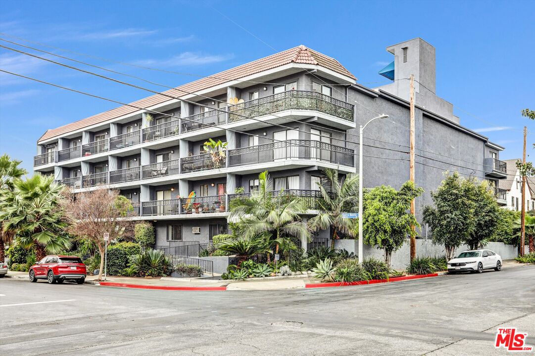 1355 N Sierra Bonita Ave Unit: 406