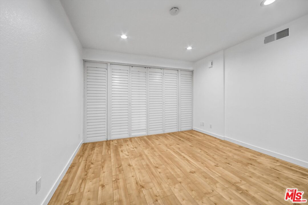 1355 N Sierra Bonita Ave Unit: 406