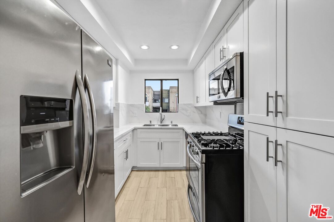 1355 N Sierra Bonita Ave Unit: 406