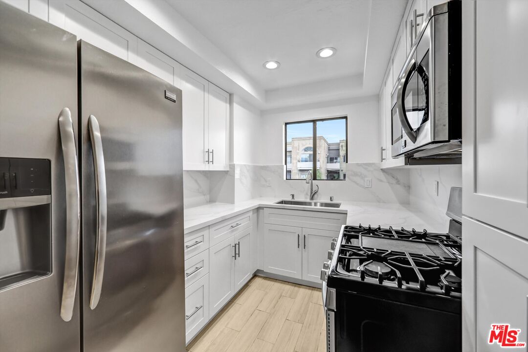 1355 N Sierra Bonita Ave Unit: 406