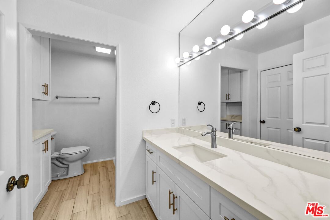 1355 N Sierra Bonita Ave Unit: 406