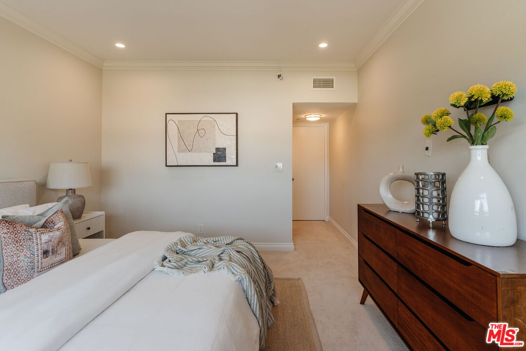 125 Montana Ave Unit: 404