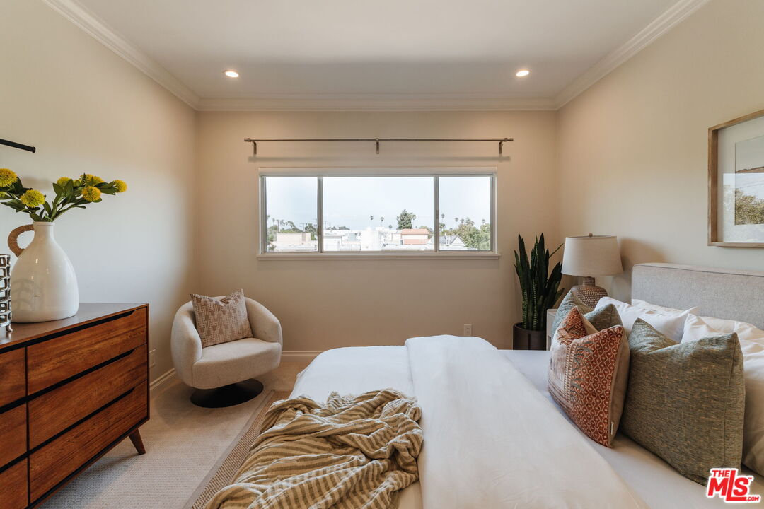 125 Montana Ave Unit: 404