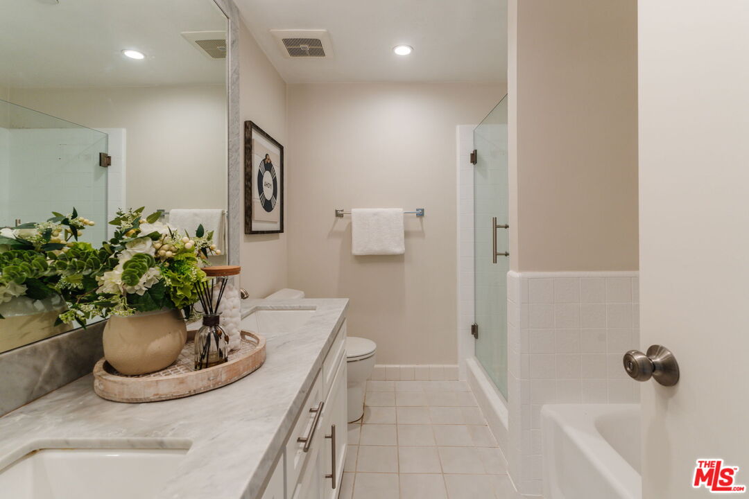 125 Montana Ave Unit: 404