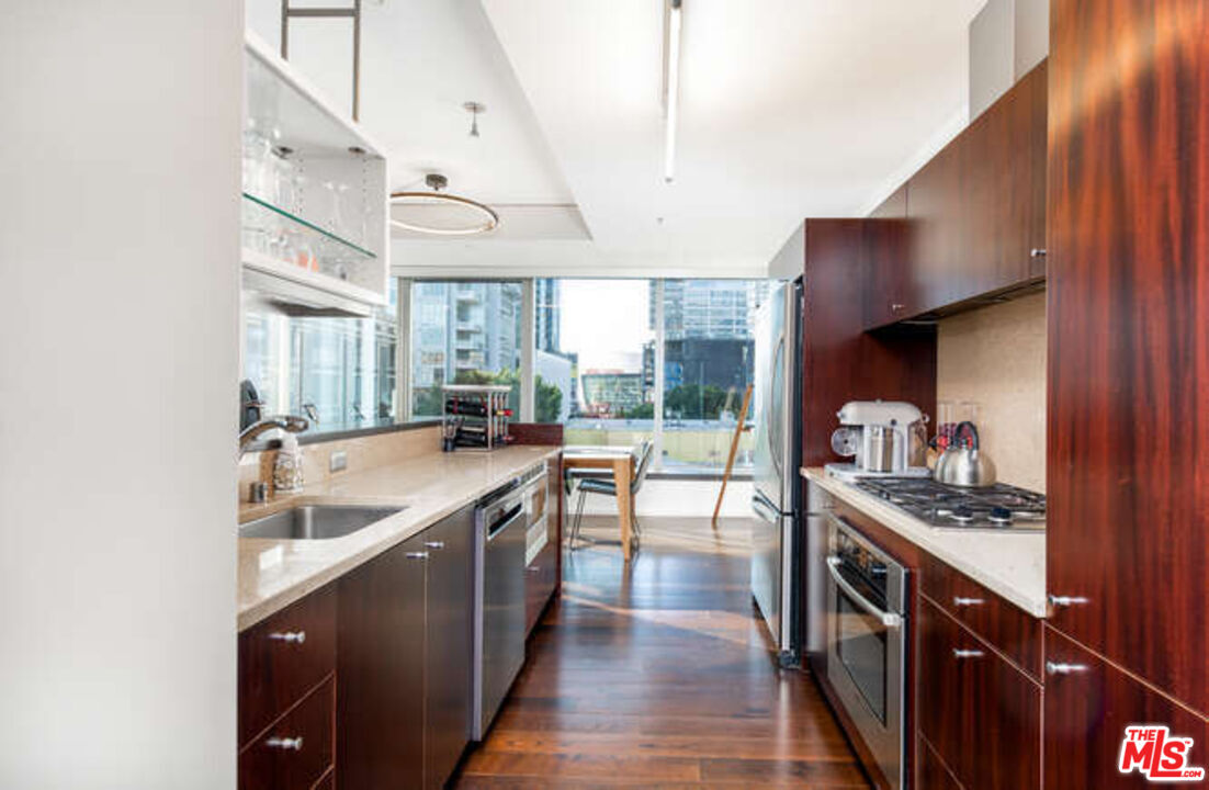 1155 S Grand Ave Unit: 404