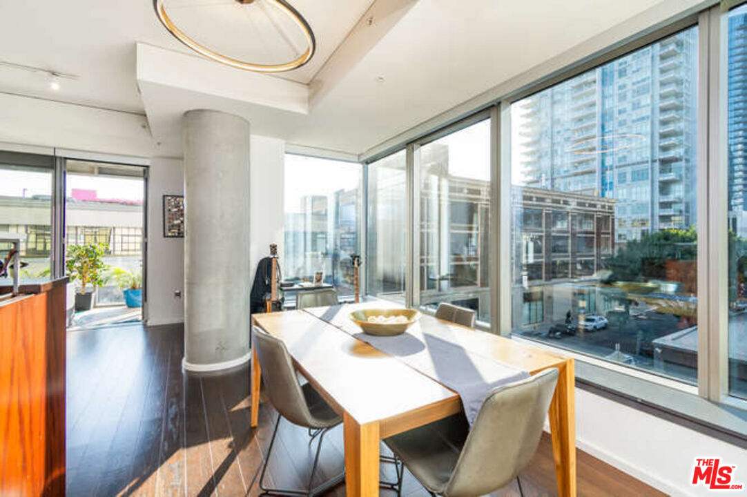 1155 S Grand Ave Unit: 404